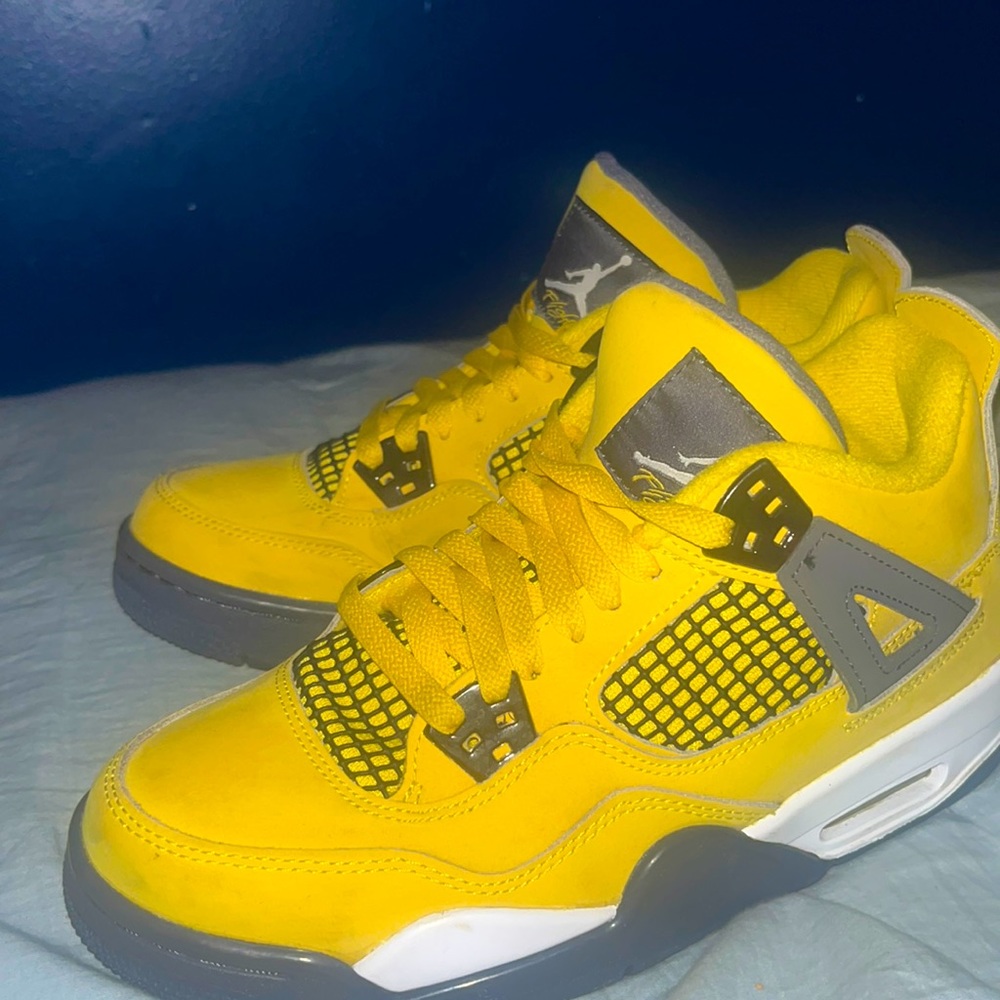 Jordan Retro 4 slightly used